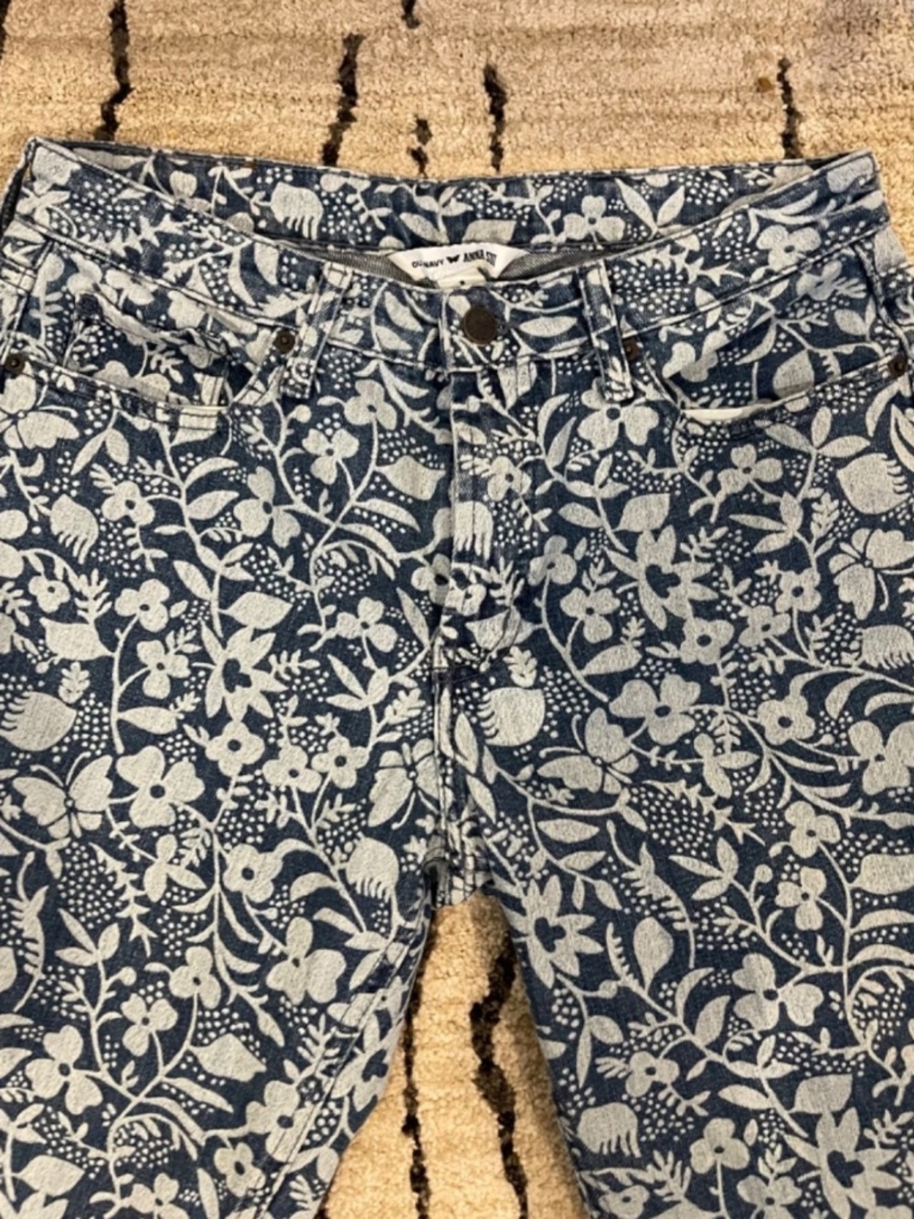 Old Navy x Anna Sui Slim Boot Cut Blue Floral Jeans Size 8 EUC - Picture 9 of 13